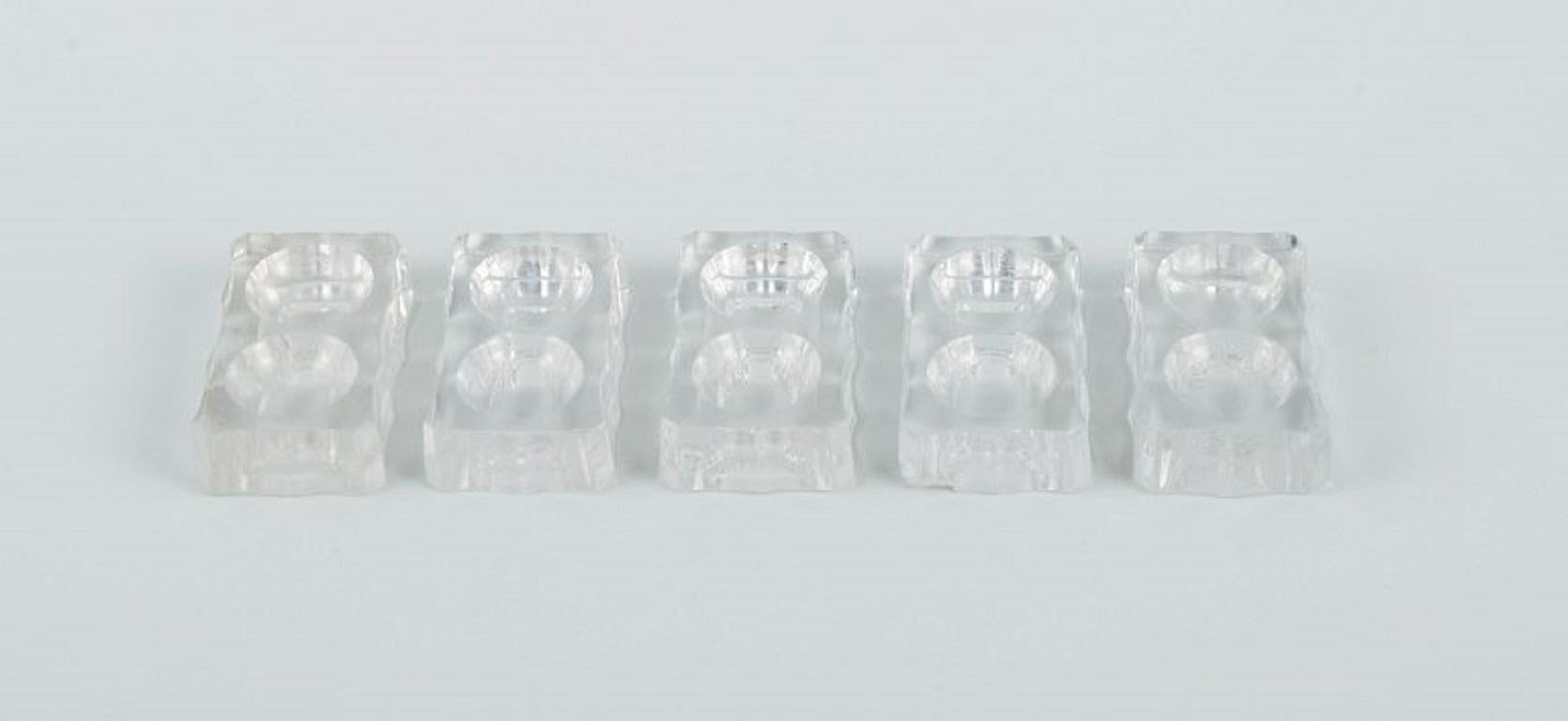 Baccarat, France. Five Art Deco double salt cellars, faceted crystal glass.
1930s/40s.
Measures: L 7.5 cm. x W 4.0 cm. x H 1.7 cm.
In good condition with a few minimal and insignificant chips.