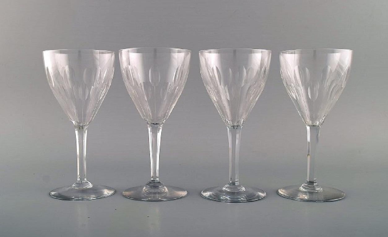 Baccarat, France. Nine red wine glasses in clear mouth-blown crystal glass. 
Mid-20th century.
Measures: 18 x 9 cm.
In perfect condition.