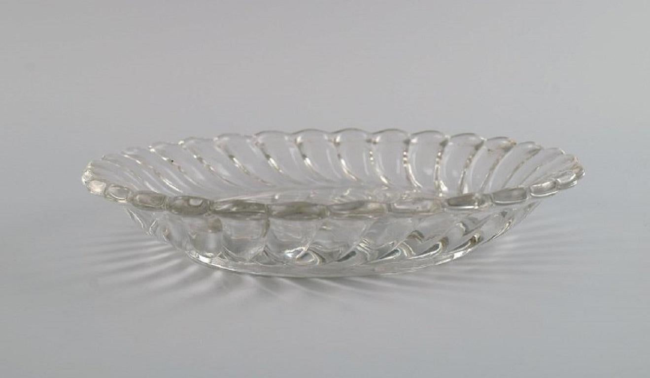 French Baccarat, France, Round Art Deco Bowl / Dish in Clear Art Glass, 1930s / 40s For Sale