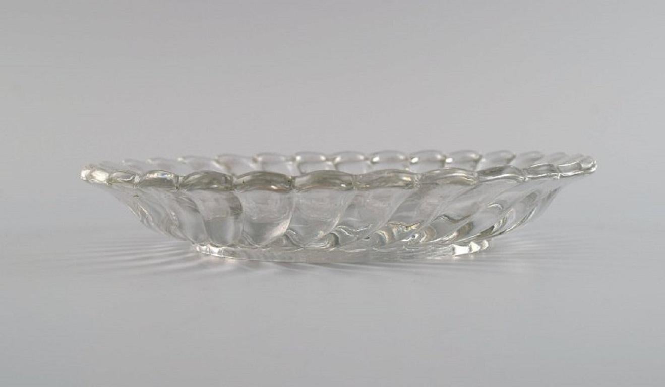 Baccarat, France, Round Art Deco Bowl / Dish in Clear Art Glass, 1930s / 40s In Excellent Condition For Sale In Copenhagen, DK