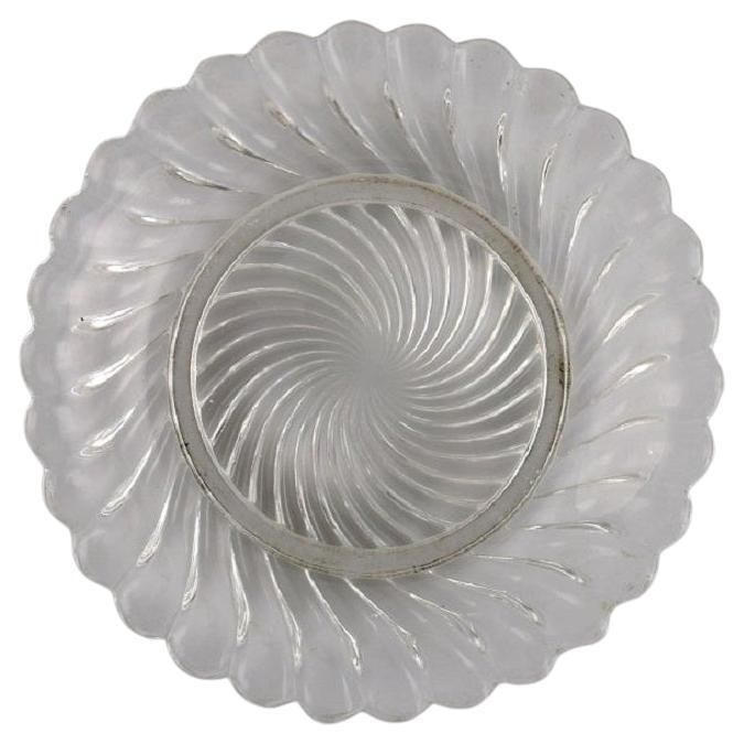 Baccarat, France, Round Art Deco Bowl / Dish in Clear Art Glass, 1930s / 40s For Sale