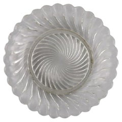 Bol / plat rond Art Déco en verre d'art transparent, Baccarat, France, années 1930 / 1940