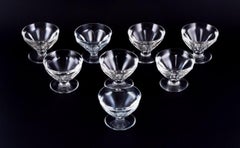Baccarat, France. Set of eight Art Deco champagne coupes in crystal glass