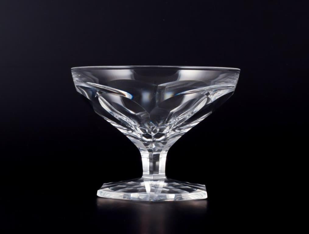 French Baccarat, France. Set of five Art Deco champagne bowls in clear crystal glass. For Sale