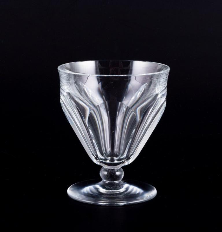 Baccarat, France. Set of five Art Deco sherry glasses in faceted crystal glass In Excellent Condition For Sale In Copenhagen, DK