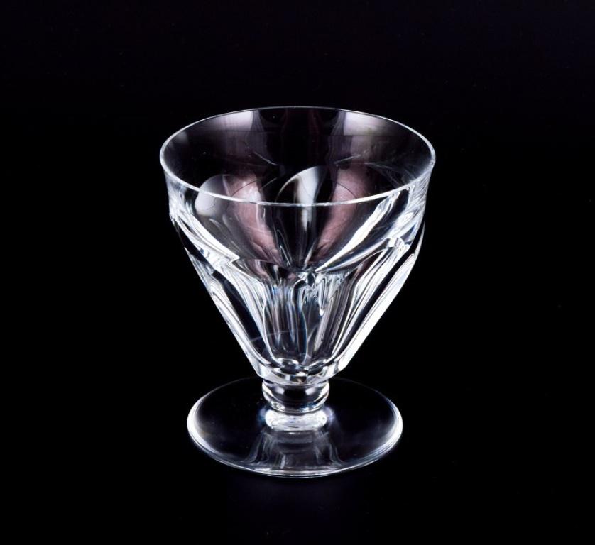 French Baccarat, France. Set of four Art Deco glasses in faceted crystal glass.  For Sale