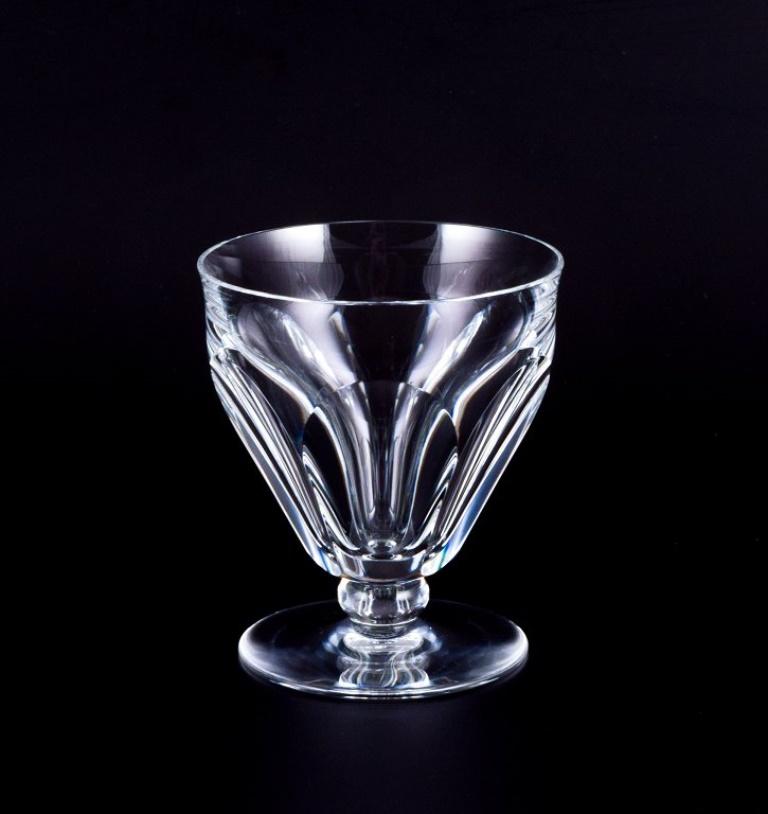 Baccarat, France. A set of four Art Deco red wine glasses in faceted crystal glass.
From the 1930s/1940s.
Marked.
In perfect condition.
Dimensions: D 9.2 cm x H 10.7 cm.