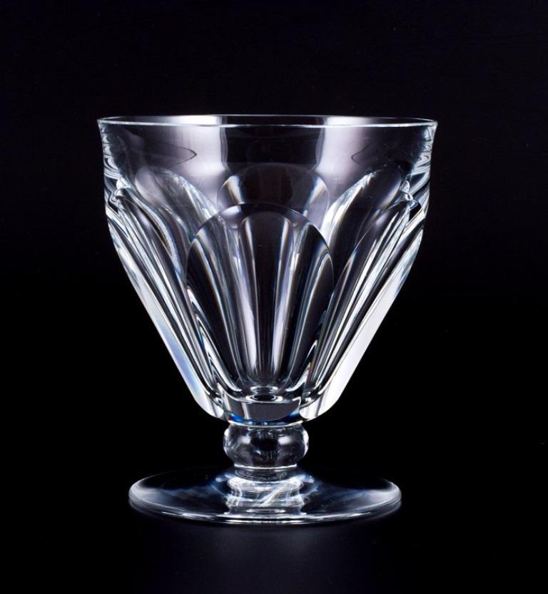 French Baccarat, France. Set of four Art Deco red wine glasses in crystal glass For Sale