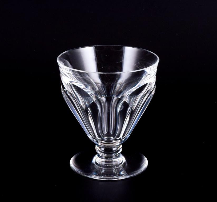 Baccarat, France. A set of four Art Deco white wine glasses in faceted crystal glass.
From the 1930s/1940s.
Marked.
In perfect condition.
Dimensions: D 7.6 cm x H 8.7 cm.