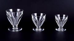 Baccarat, Frankreich. Set von sechs Art-Déco-Gläsern aus facettiertem Kristallglas.