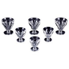 Baccarat, France. Ensemble de six verres Art Déco en verre de cristal facetté.