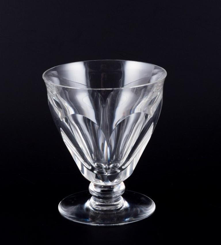 French Baccarat, France. Set of three Art Deco red wine glasses in crystal glass For Sale