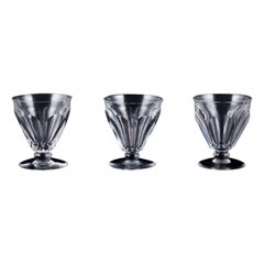 Baccarat, France. Set of three Art Deco red wine glasses in crystal glass