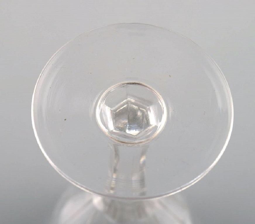 Baccarat, Francia, Siete copas Tallyrand de cristal soplado transparente en venta 2