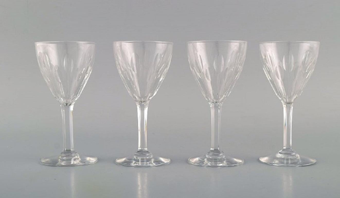 Baccarat, France. Seven white wine glasses in clear mouth-blown crystal glass. Mid-20th century.
Measures: 12.3 x 6.3 cm.
In perfect condition.