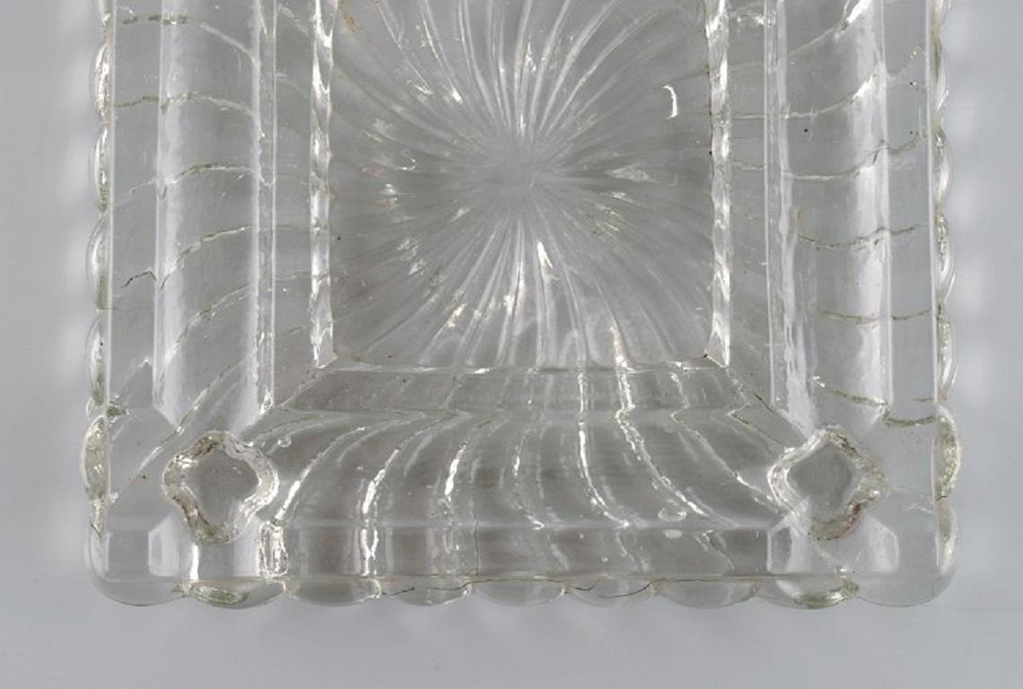 Bol / plat carré Art Déco en verre d'art transparent, Baccarat, France, années 1930/40 Excellent état - En vente à Copenhagen, DK