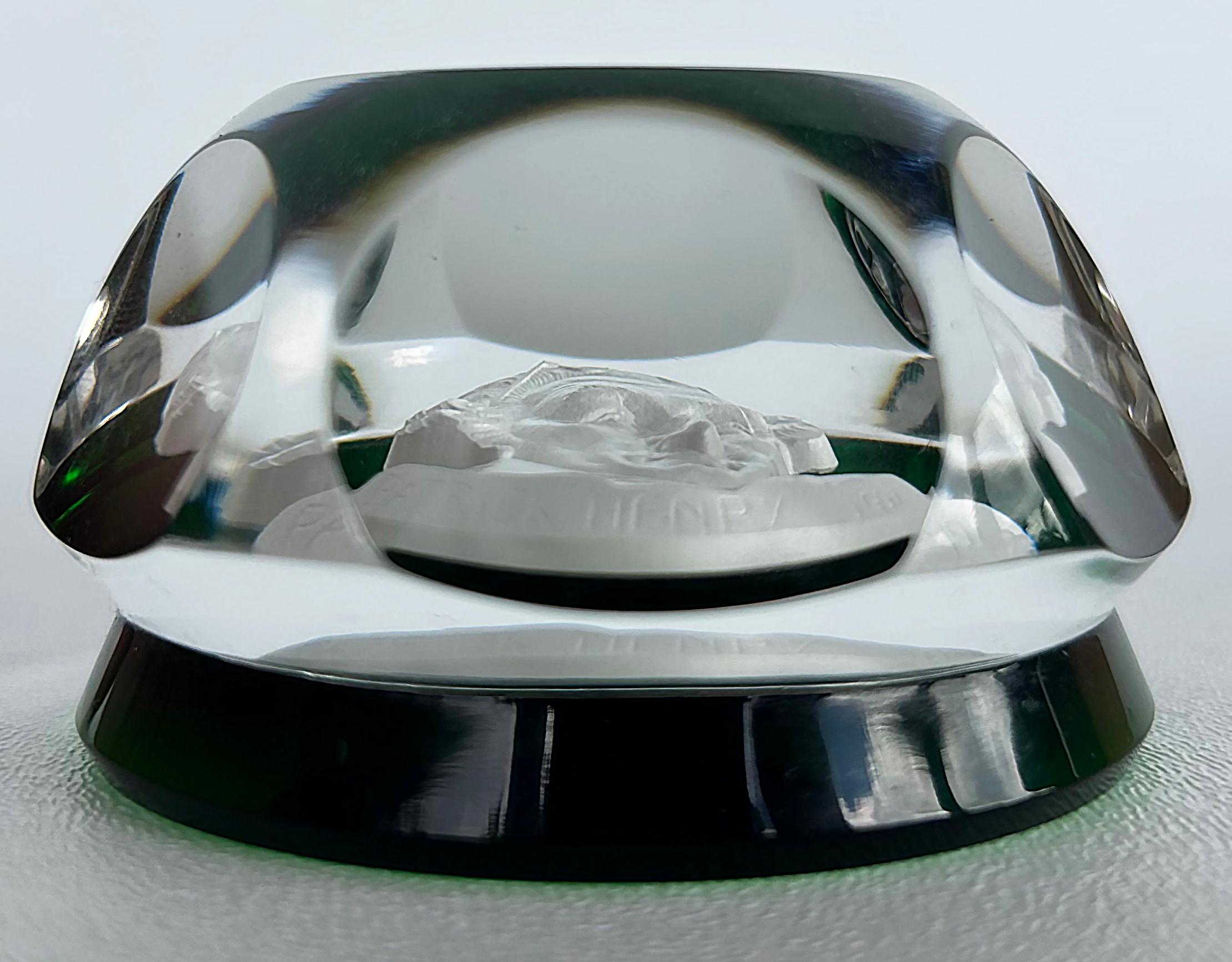Baccarat Frankreich Sulfid Kamee Briefbeschwerer von Patrick Henry (Facettiert) im Angebot