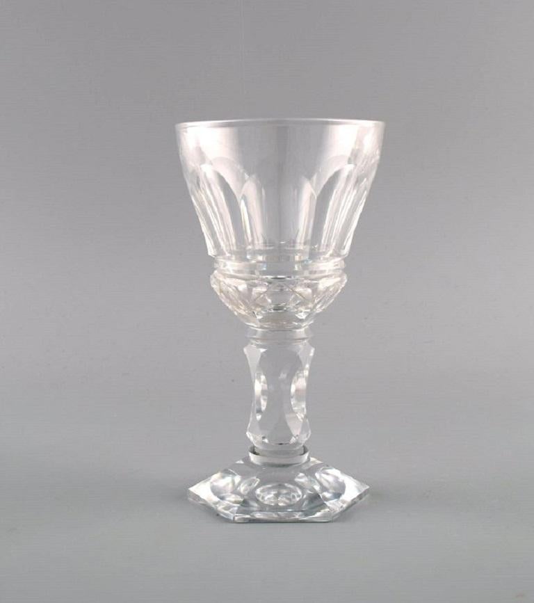 Baccarat, Francia. Tres copas de vino blanco Art Decó de cristal soplado transparente. 1930s.
Medidas: 14,5 x 8 cm.
En excelente estado.