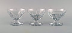 Trois grands verres de Baccarat en cristal soufflé à la bouche transparent, France