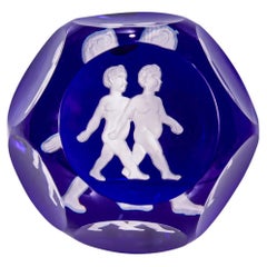 Baccarat Französisch Art Glass Zodiac Briefbeschwerer Zwillinge Sulfid auf Kobaltblau