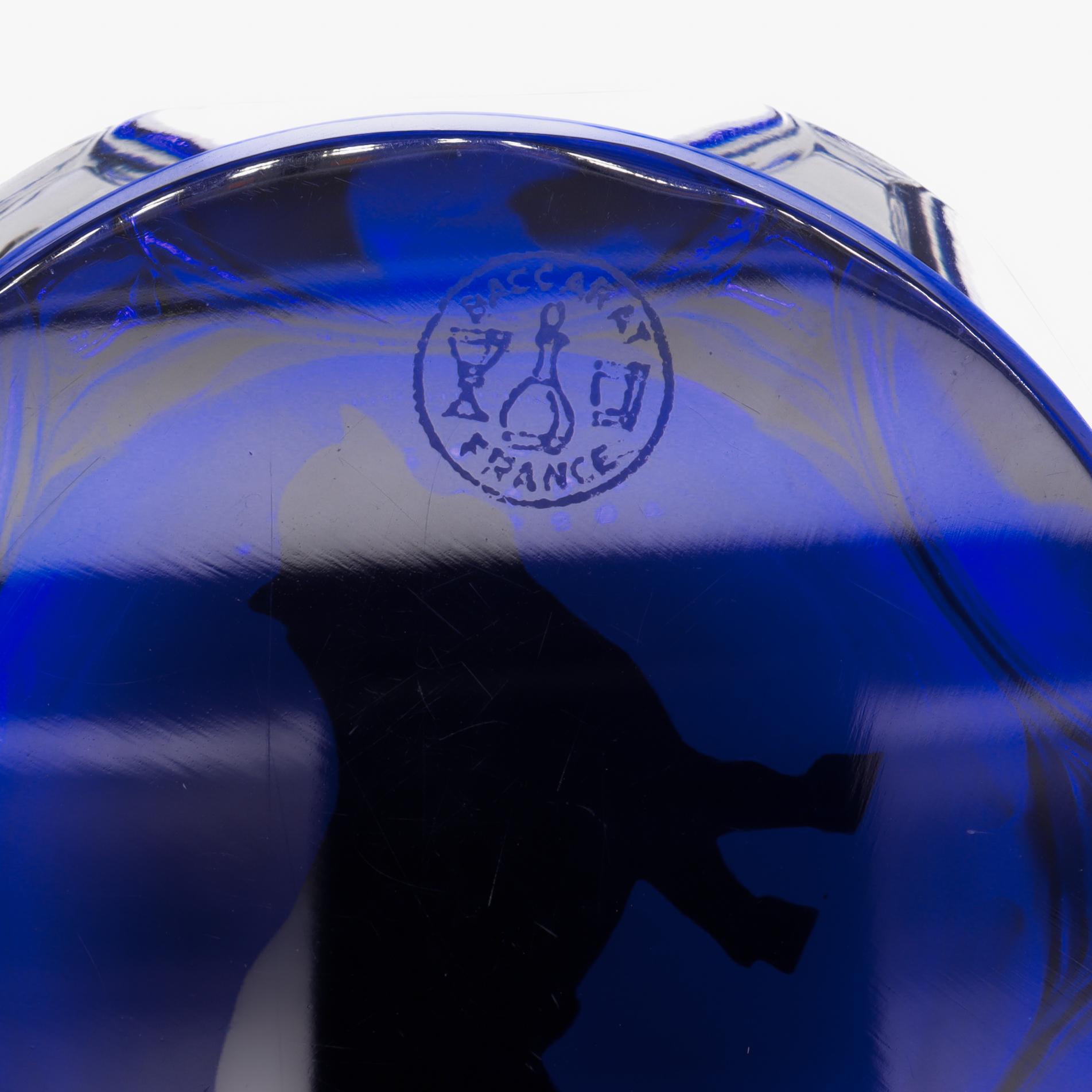 Pisapapeles de vidrio artístico francés Baccarat Zodíaco Toro Tauro Sulfuro sobre Azul Cobalto en venta 3