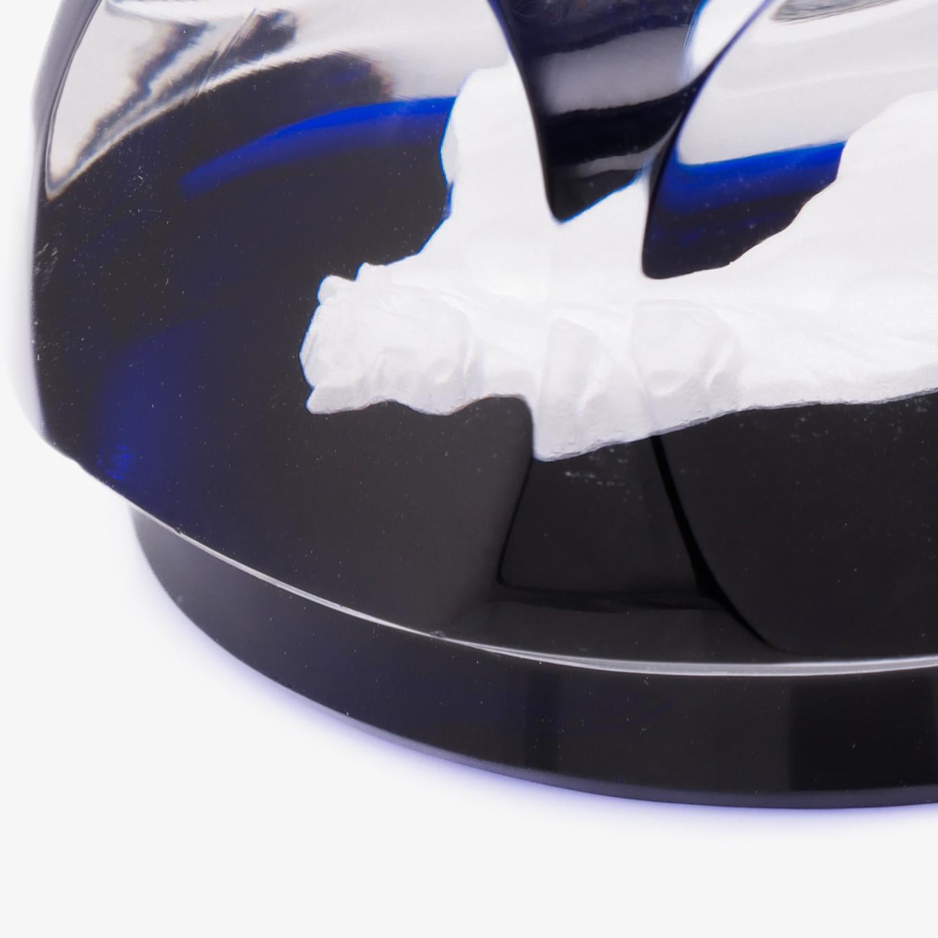 Pisapapeles de vidrio artístico francés Baccarat Zodíaco Toro Tauro Sulfuro sobre Azul Cobalto en venta 4
