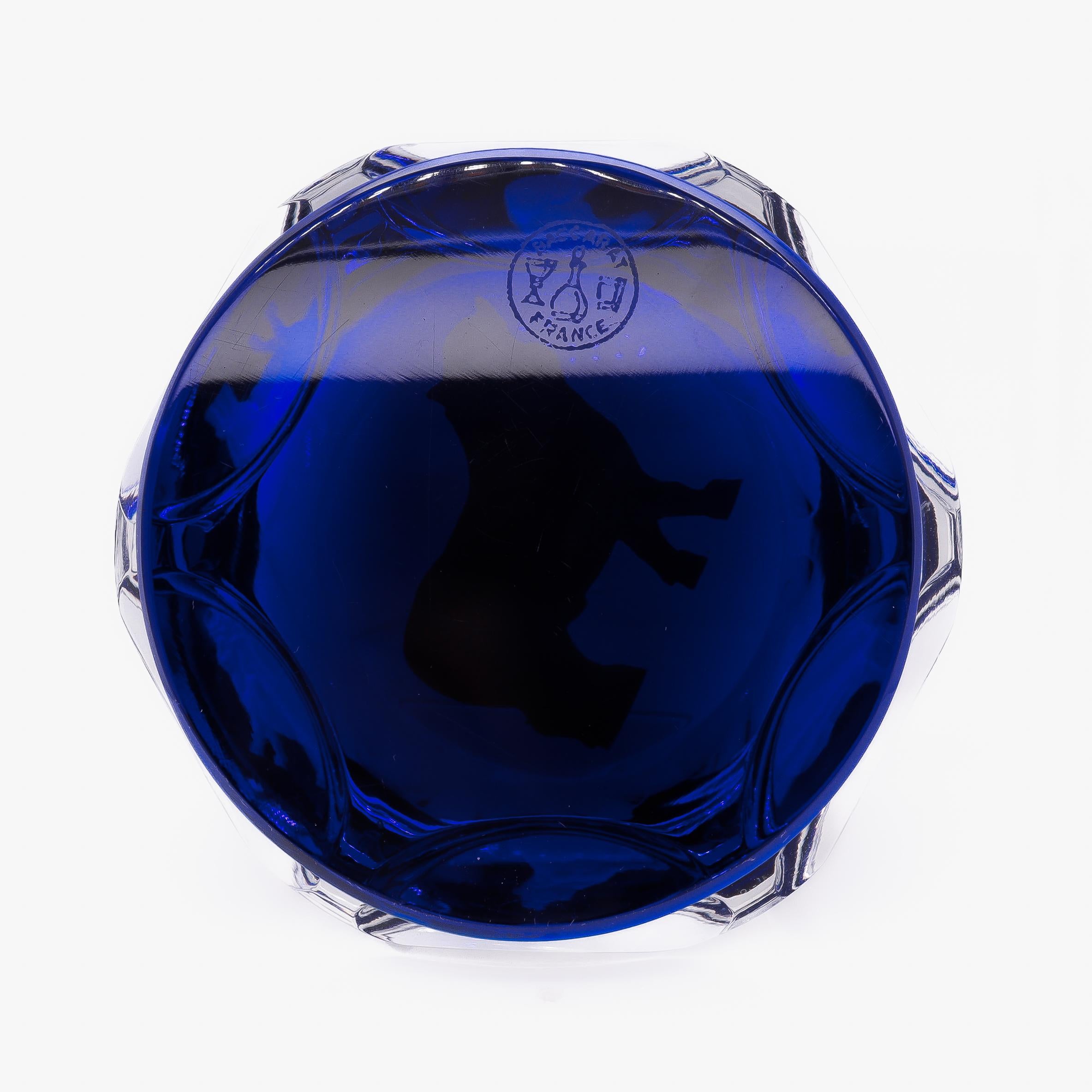 Pisapapeles de vidrio artístico francés Baccarat Zodíaco Toro Tauro Sulfuro sobre Azul Cobalto Moderno de mediados de siglo en venta