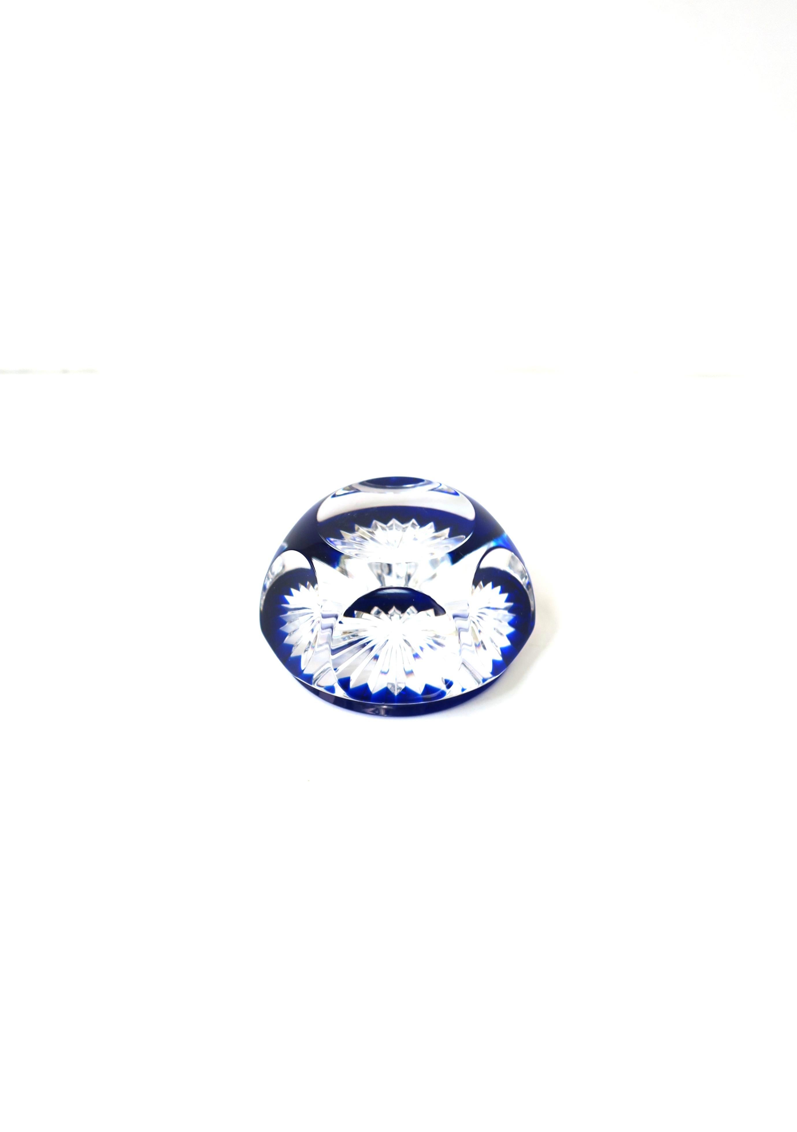 A beautiful multifaceted French paperweight in sapphire blue and clear crystal from luxury Maison, Baccarat, circa late-20th century, France. This clear crystal and sapphire blue paperweight, with a hexagon shape, has six round facets around and one