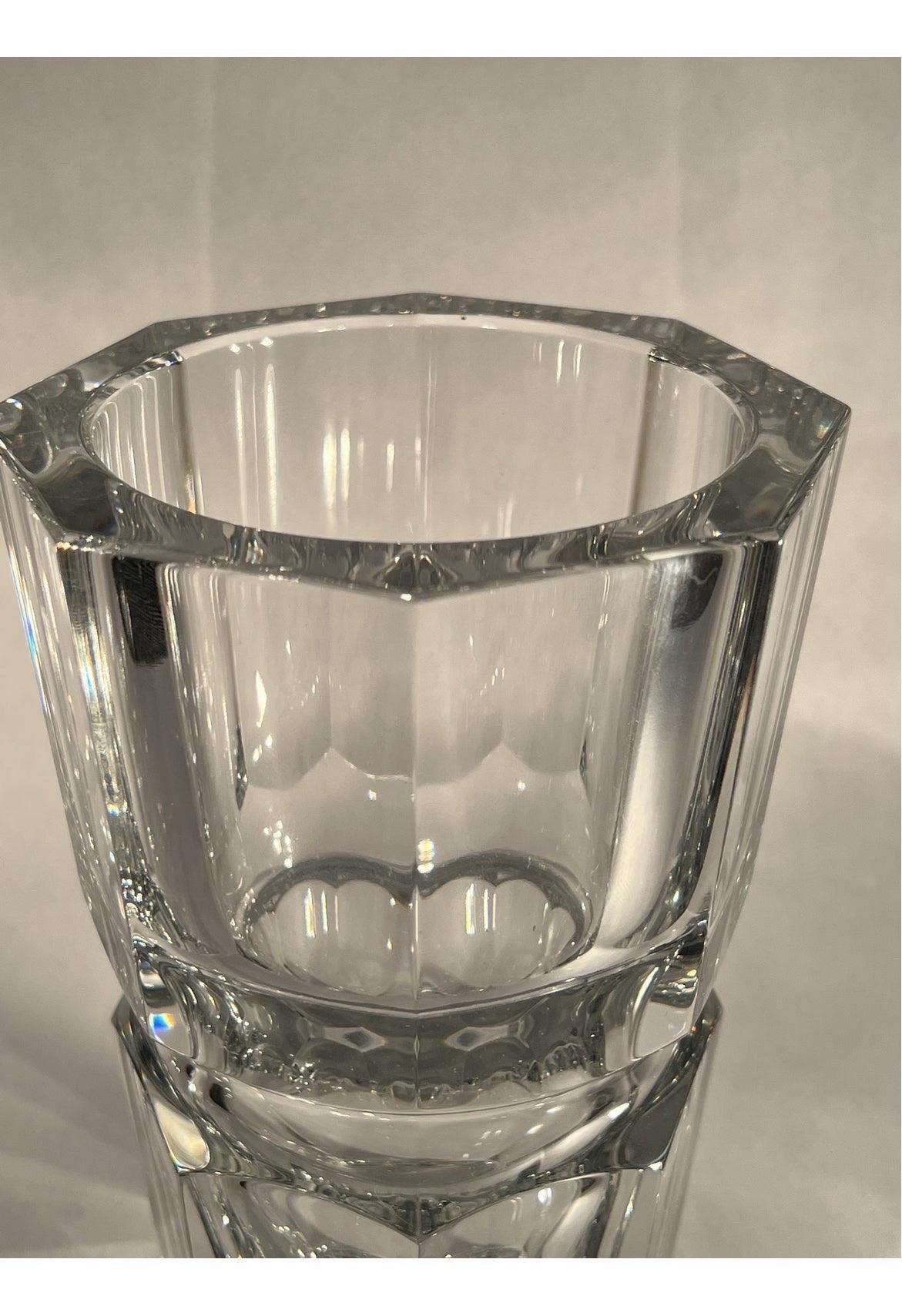 Baccarat French Crystal EDITH multi sided / Faceted heavy vase, 7.25” H.


No damage, minor scratching to bottom

Measures: 4.625” W x 7.25” H.