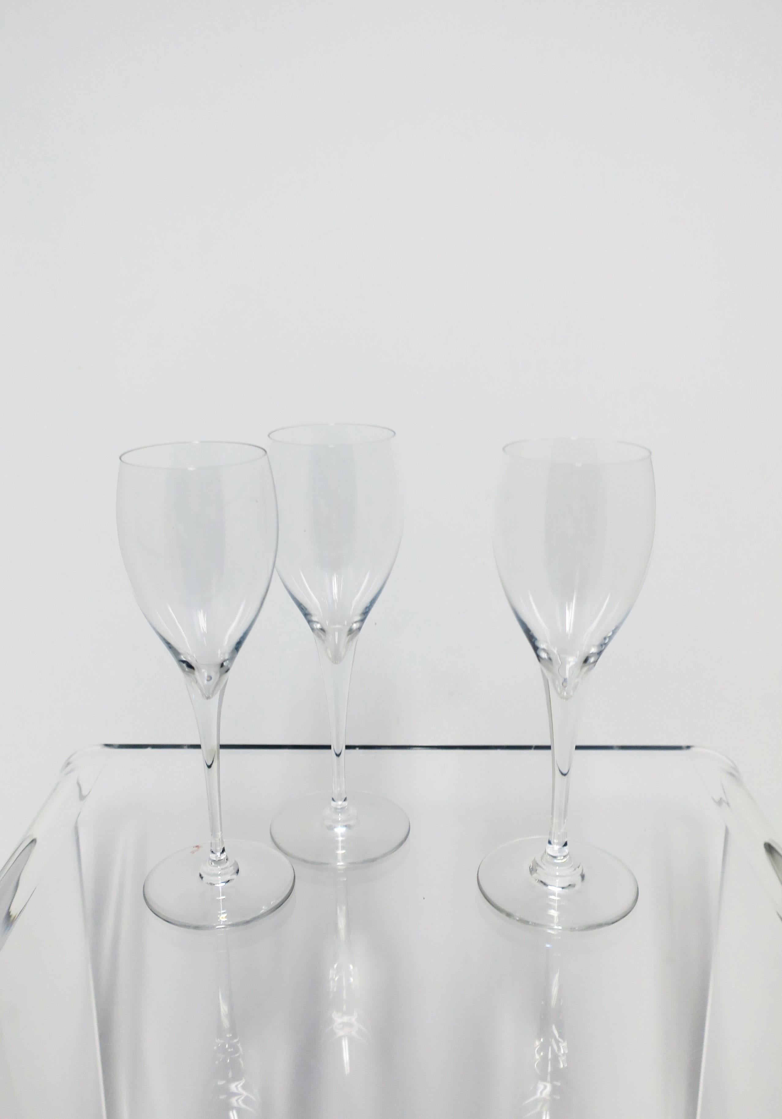 20ième siècle Ensemble de 3 verres à champagne ou à cocktail St Remy en cristal français Baccarat en vente