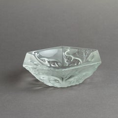 Cendrier français d'éléphants en cristal dépoli de Baccarat