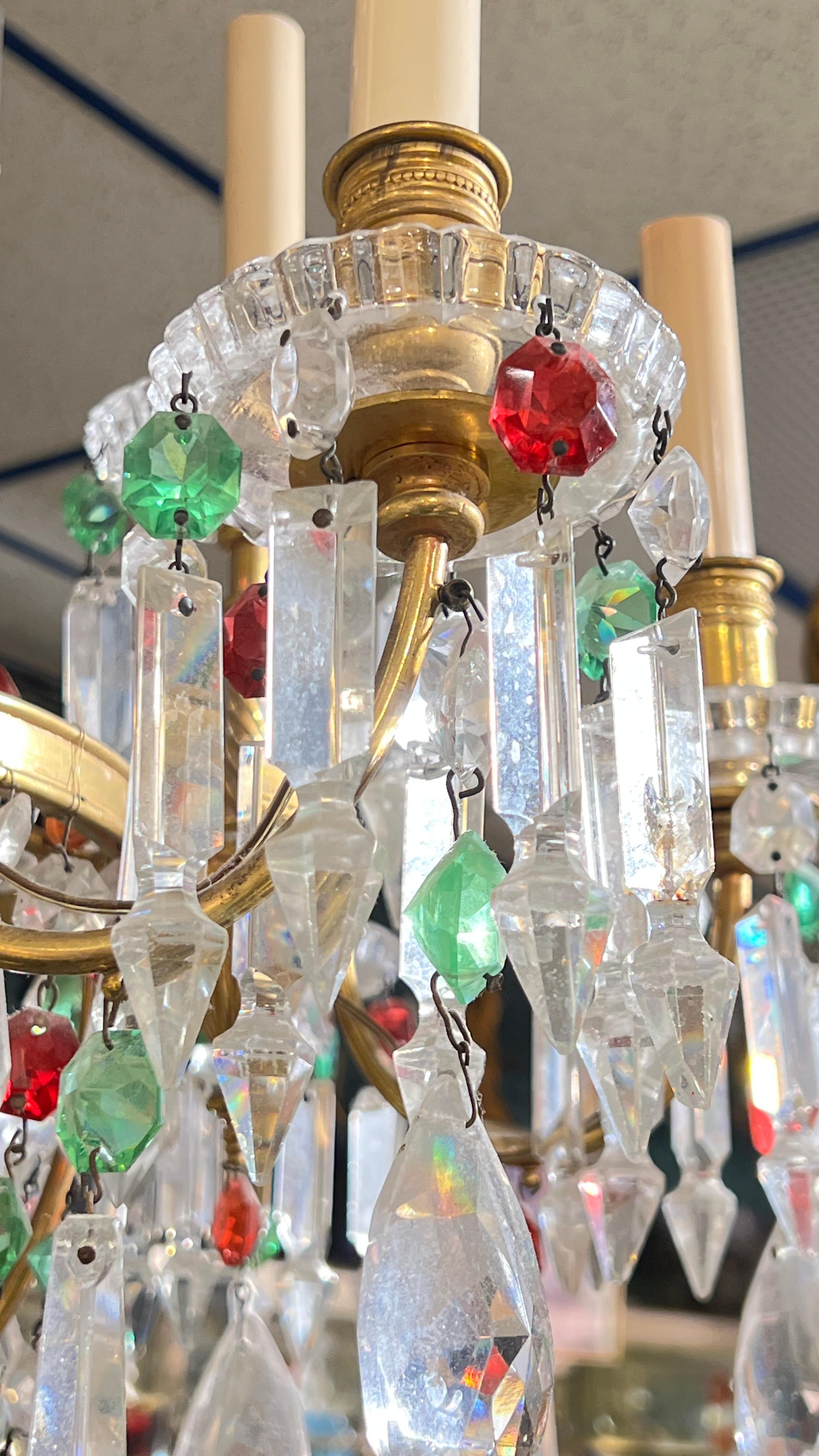 Araña de 8 luces de bronce dorado y cristal de Baccarat Dorado en venta