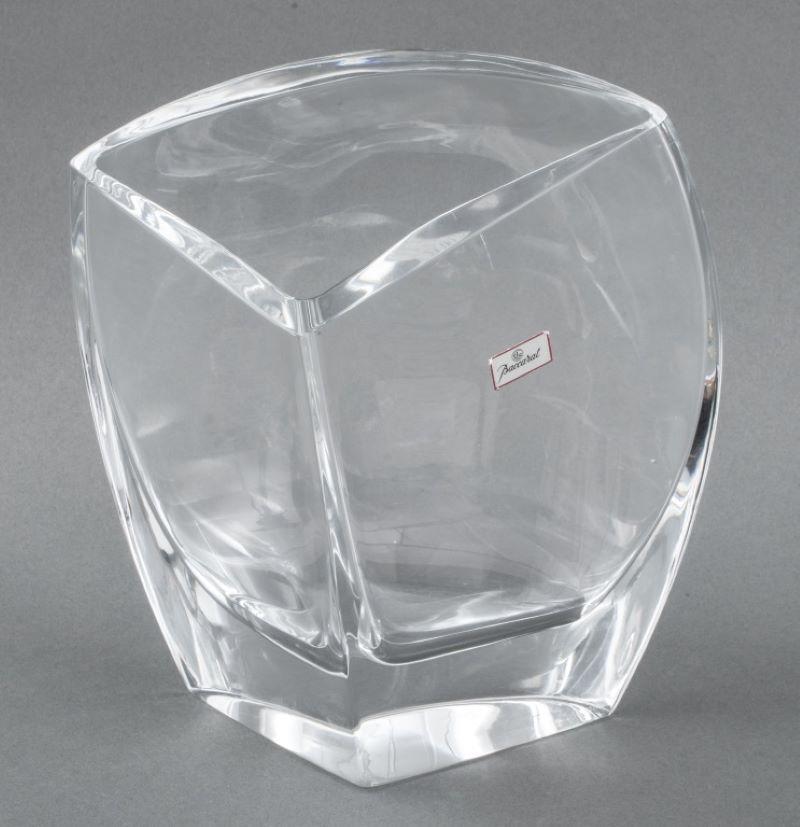 Baccarat Giverny-Kristallvase (Moderne) im Angebot