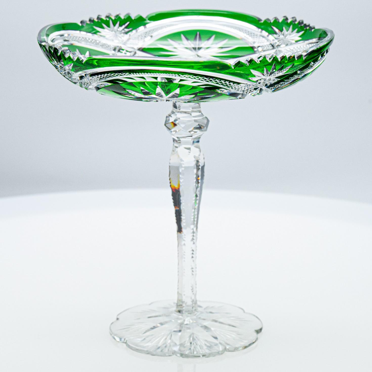 Glorifying the effects of refracted light for 170 years, the iconic Baccarat vases are well-known all over the world.

A crystal grass green masterpiece of exceptional proportions, the set crystallizes the extraordinary know-how of the Baccarat