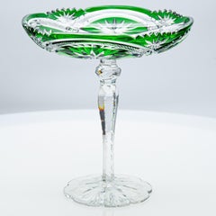 Baccarat, Coupe aus graugrünem Kristallschliff in Grasgrün, Frankreich, 1920
