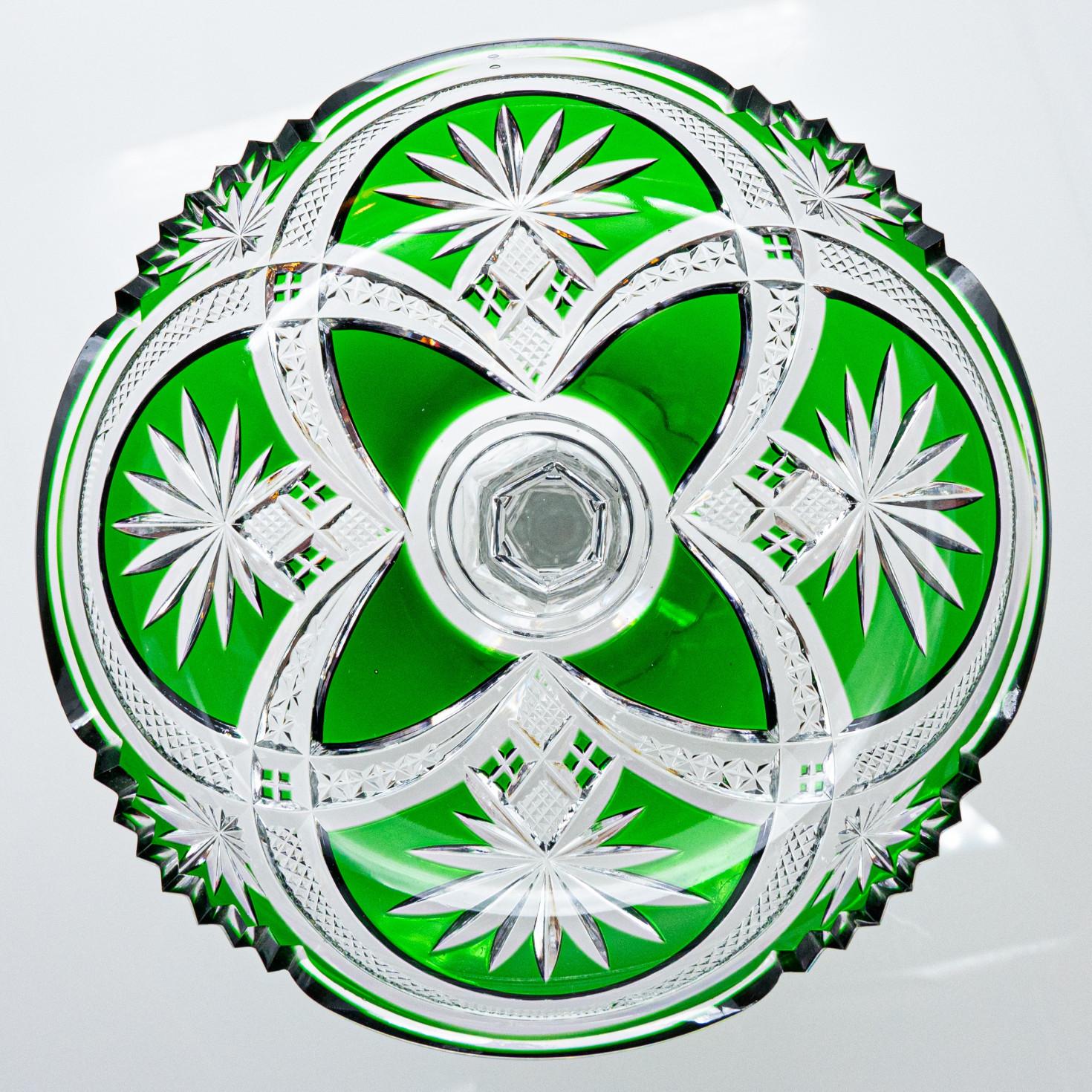 Baccarat, Coupe aus graugrünem Kristallschliff in Grasgrün, Frankreich, 1920 (Art nouveau) im Angebot