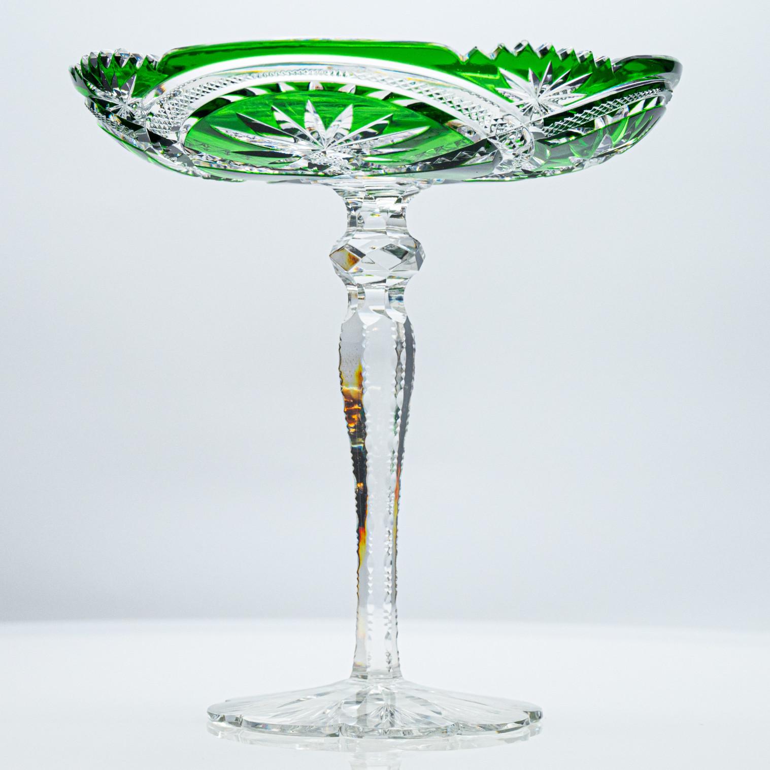 Baccarat, Coupe aus graugrünem Kristallschliff in Grasgrün, Frankreich, 1920 (Handgefertigt) im Angebot