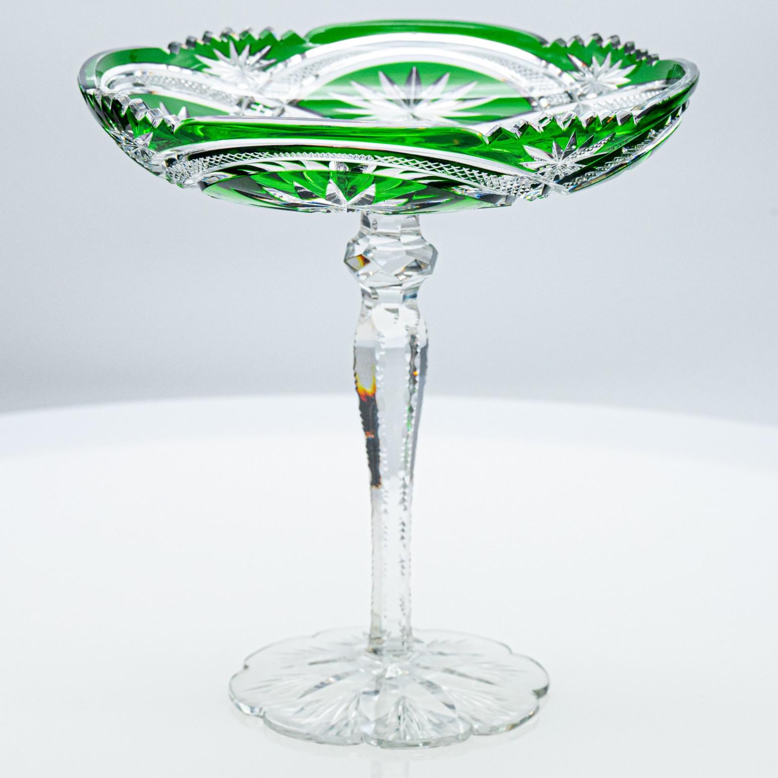 Baccarat, Coupe aus graugrünem Kristallschliff in Grasgrün, Frankreich, 1920 im Zustand „Gut“ im Angebot in Rijssen, NL