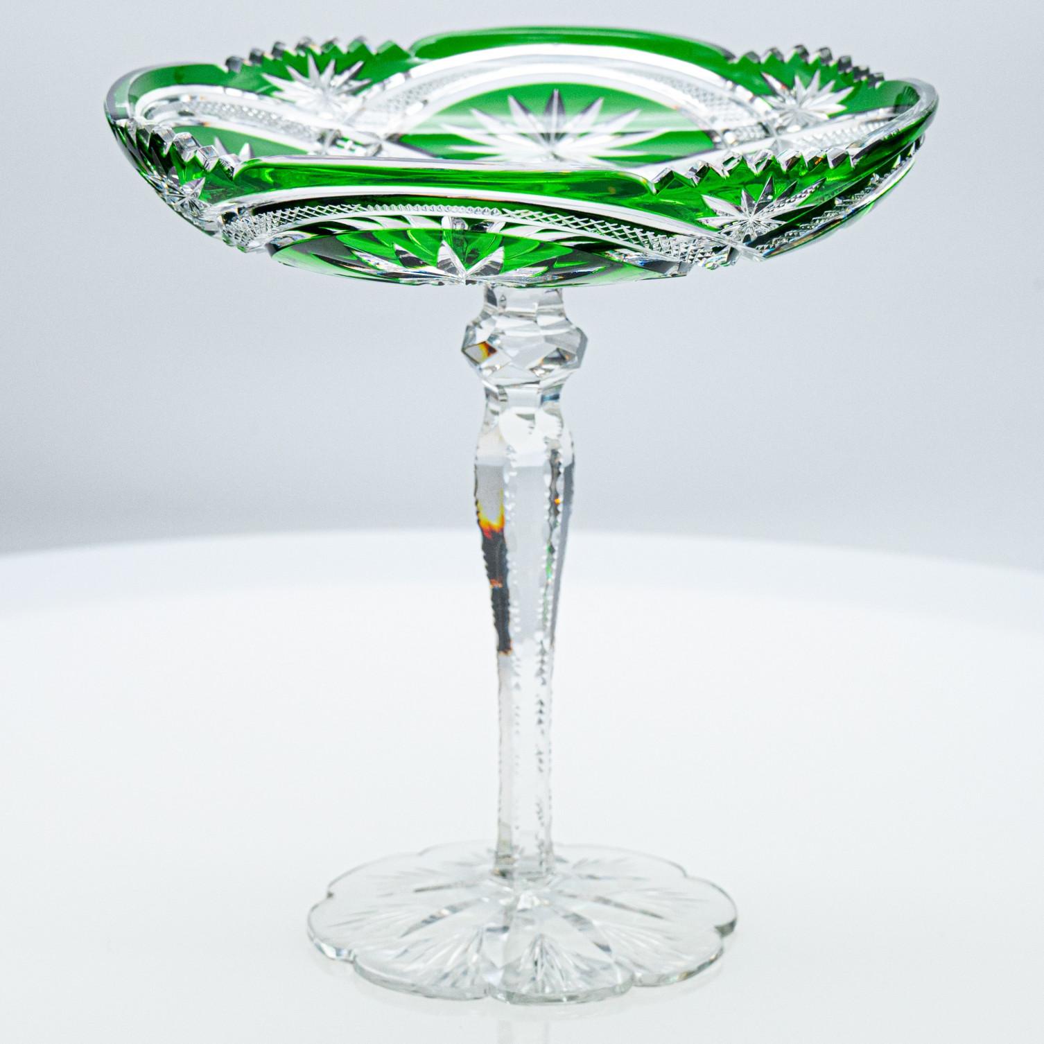 Baccarat, Coupe aus graugrünem Kristallschliff in Grasgrün, Frankreich, 1920 im Zustand „Gut“ im Angebot in Rijssen, NL