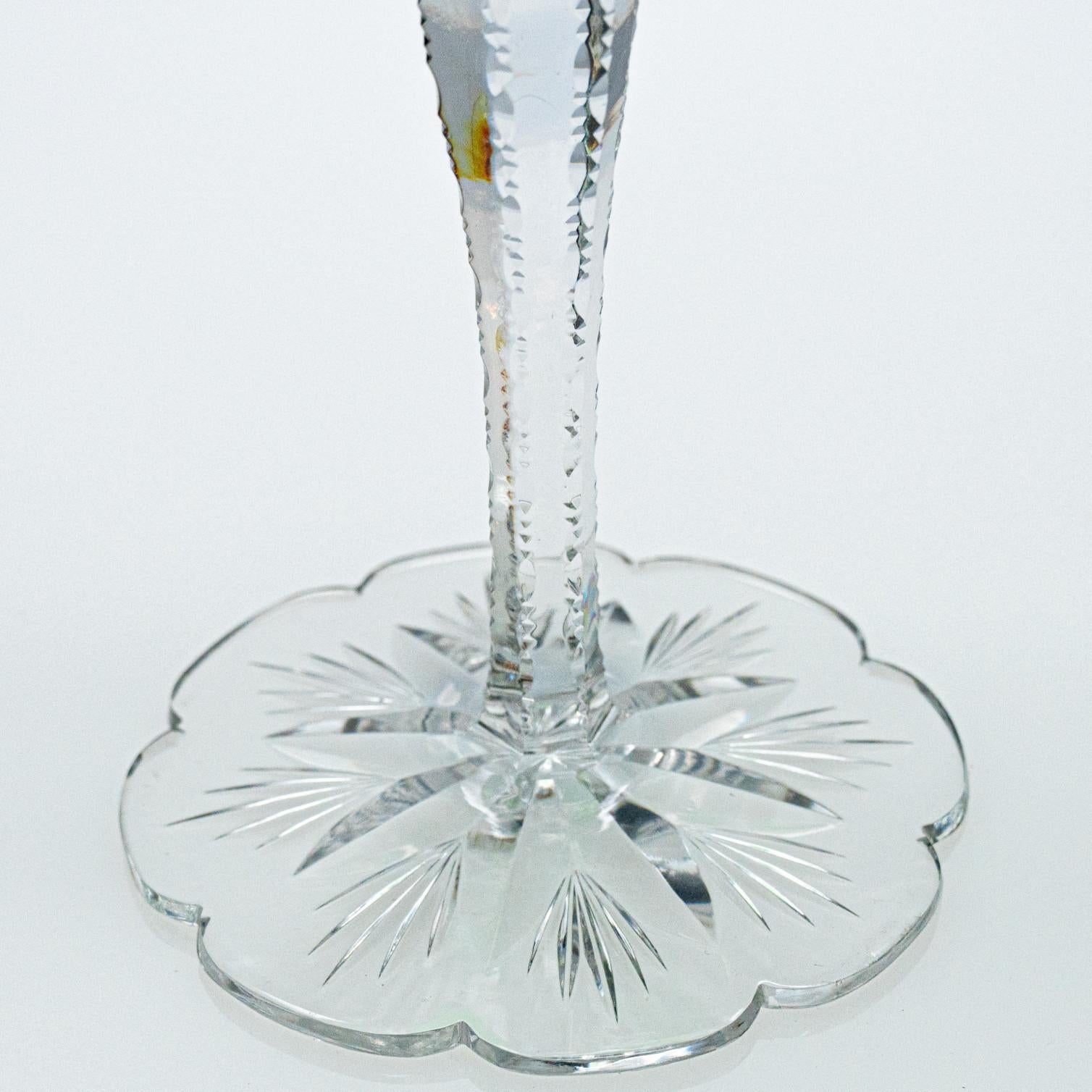 Baccarat, Coupe aus graugrünem Kristallschliff in Grasgrün, Frankreich, 1920 im Angebot 1