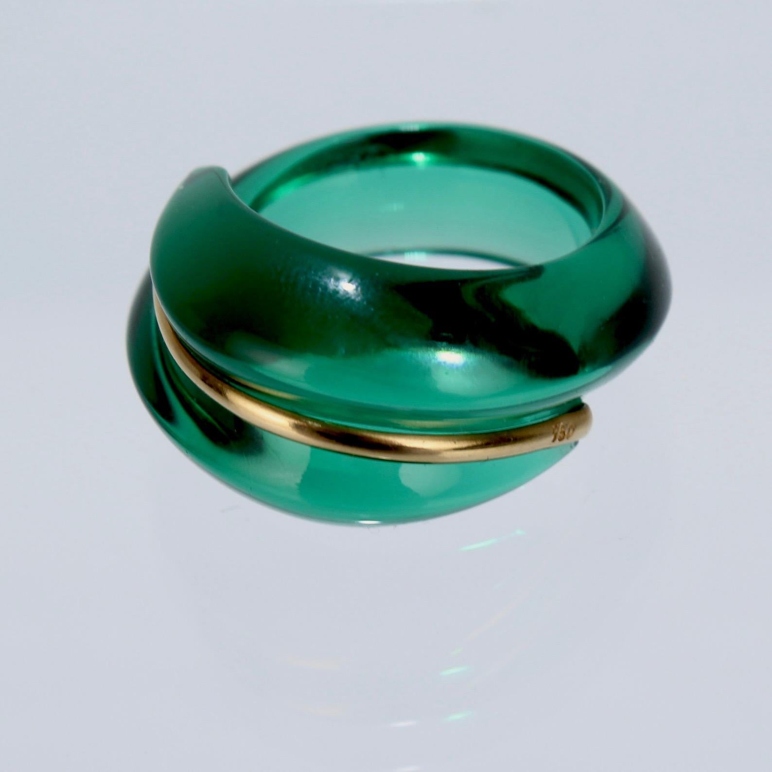 Baccarat Green Coquillage Crystal and 18 Karat Gold Cocktail Ring In Good Condition In Philadelphia, PA
