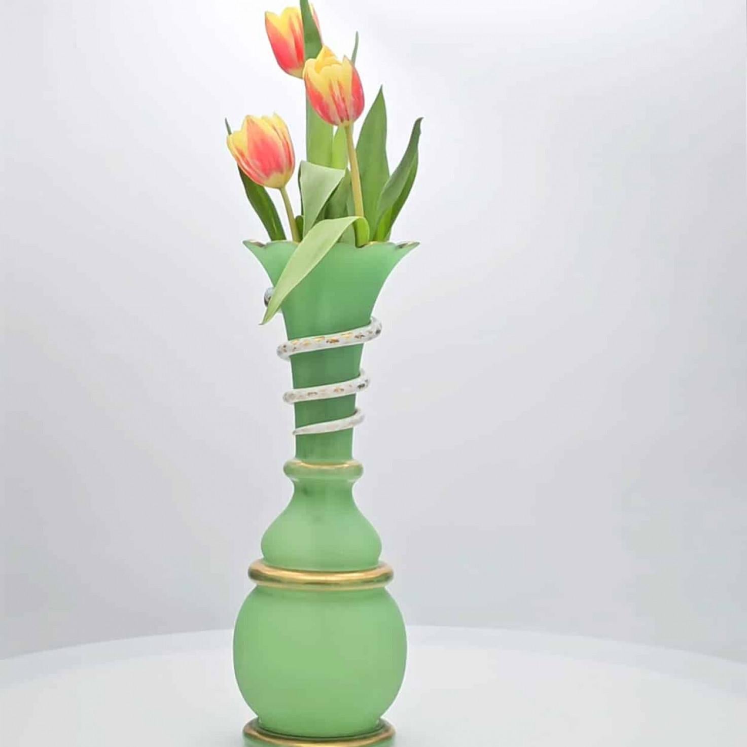 Napoleone III Baccarat, Vaso a serpente verde opalino, Francia, 1880 in vendita