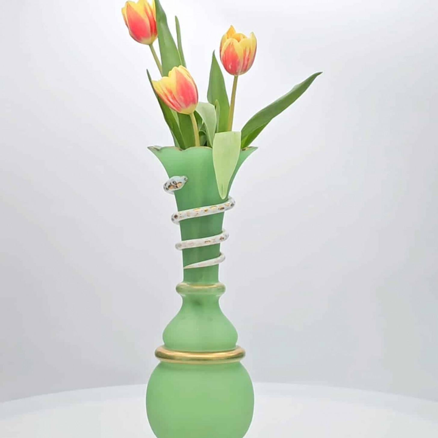 Cristallo Baccarat, Vaso a serpente verde opalino, Francia, 1880 in vendita