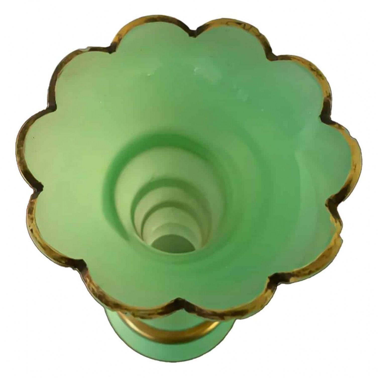 Baccarat, Vaso a serpente verde opalino, Francia, 1880 in vendita 1