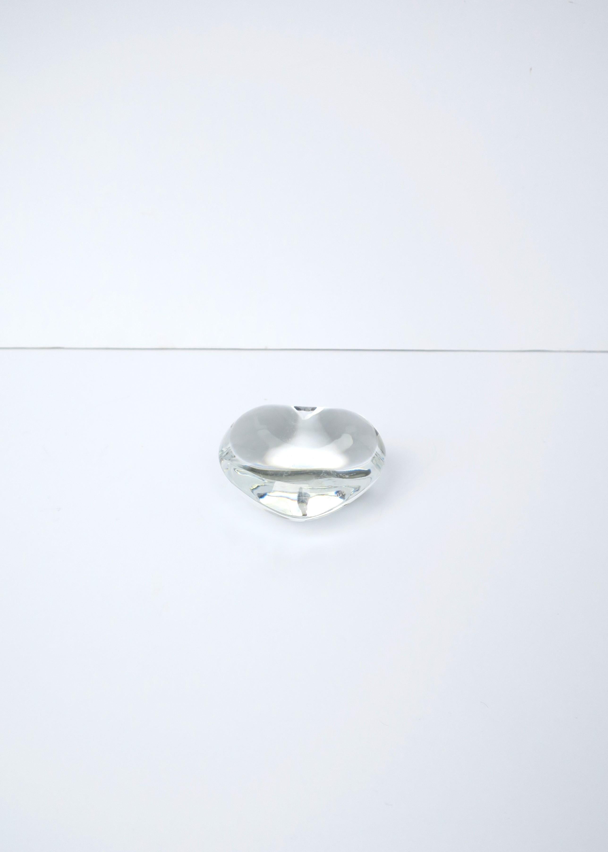 Baccarat French Crystal Heart Paperweight or Decorative Object In Good Condition For Sale In New York, NY