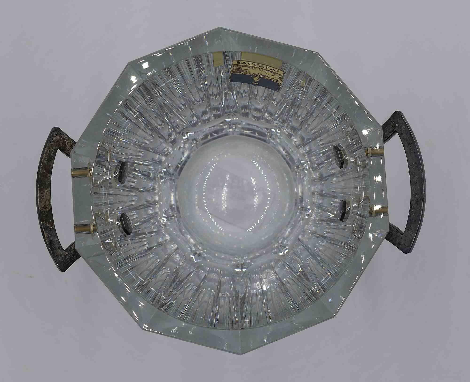 Der Baccarat Eiskübel ist ein originelles Dekorationsobjekt:: das in den 1970er Jahren von der Manufaktur Baccarat hergestellt wurde. 

Eiskübel komplett in Kristall realisiert. 

Dieses ikonische Baccarat-Objekt ist ein kultiges Element der