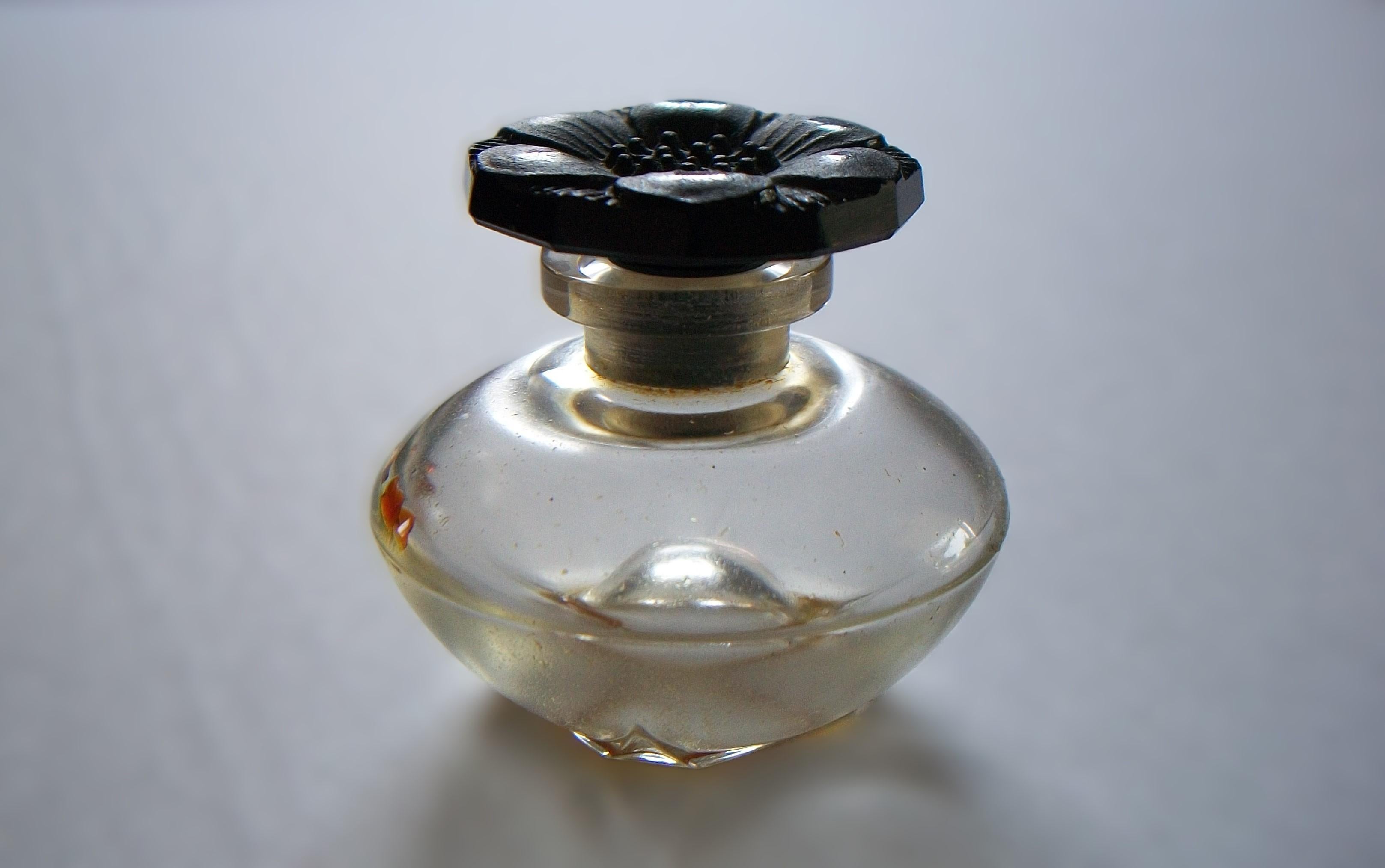 Art Nouveau BACCARAT - Julien Viard - 'Le Narcisse Noir' - Bottiglia di profumo - Francia - C.C. 1911 in vendita