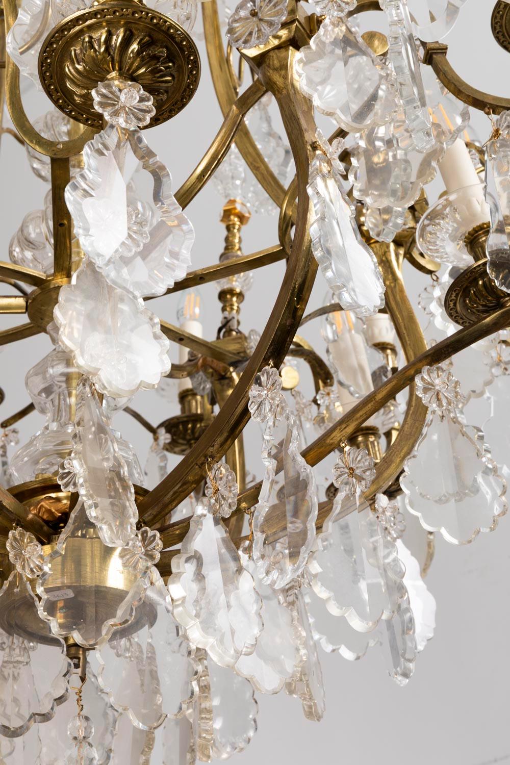 Baccarat, Large Louis XV Style Chandelier in Gilt Brass and Crystal, circa 1950 1