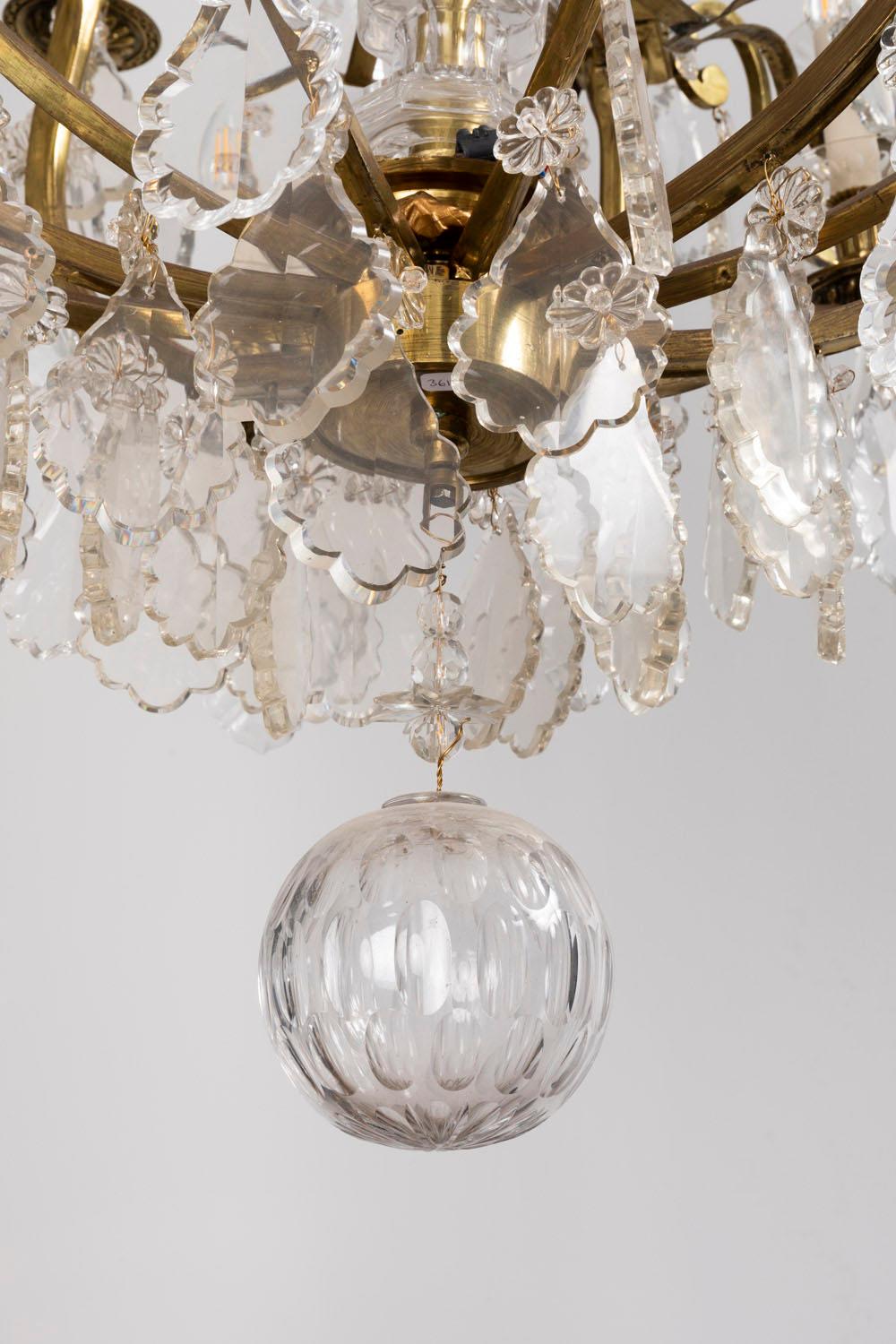 Baccarat, Large Louis XV Style Chandelier in Gilt Brass and Crystal, circa 1950 4