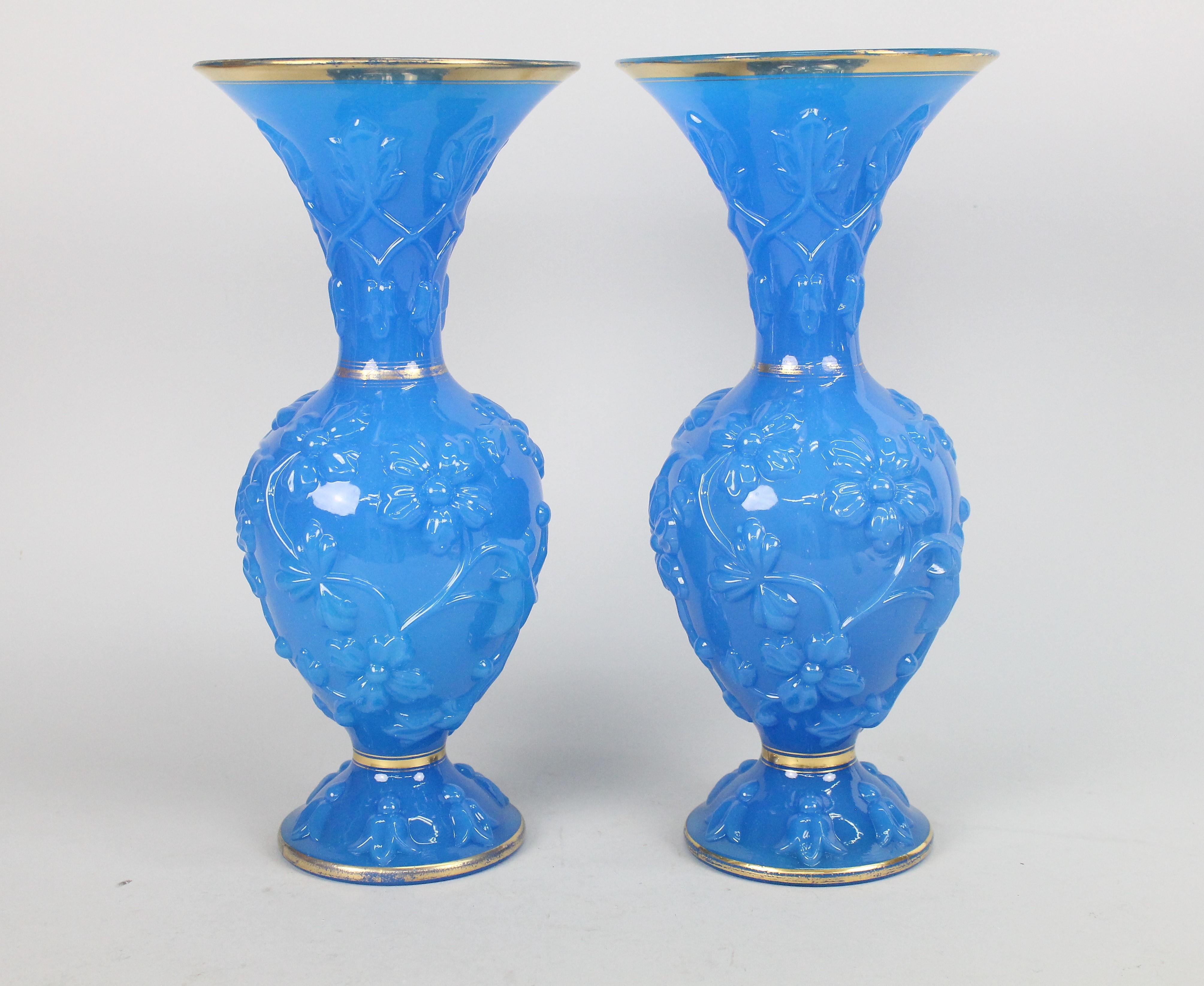 A beautiful pair of antique blue opaline glass Baccarat vases.
Made by Baccarat in France between 1845-1870. Blue moulded opaline glass with gilding.

Good condition with some rubbing to gilding due to age. No other issues!

Measure: Height